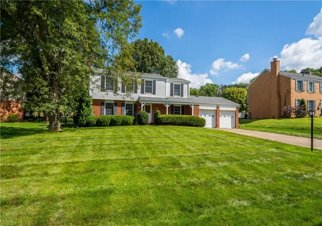 Photo 3 of Single family home for sale at 1215 Rolling Meadow Rd, Upper St Clair, PA 15241 | MLS# 1774143 | Listing updated on 2026-10-04