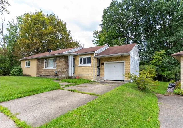 Photo 2 of Single family home for sale at 98 Capitol Ct, Farrell, PA 16121 | MLS# 1774146 | Listing updated on 2026-09-11