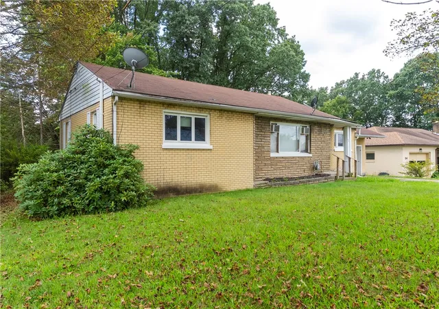 Photo 3 of Single family home for sale at 98 Capitol Ct, Farrell, PA 16121 | MLS# 1774146 | Listing updated on 2026-09-11