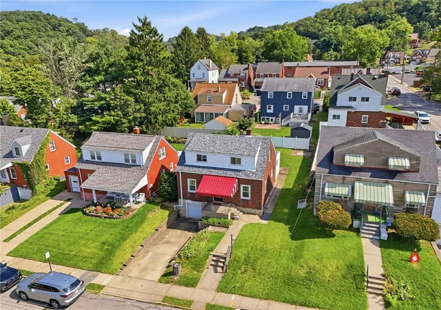 Photo 4 of Single family home for sale at 706 Chatsworth Ave, Avalon, PA 15202 | MLS# 1773900 | Listing updated on 2026-10-29