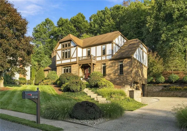 Photo 2 of Single family home for sale at 1213 Country Oak Dr, Marshall, PA 15090 | MLS# 1774016 | Listing updated on 2026-10-18