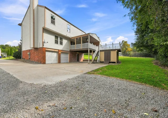 Photo 3 of Single family home for sale at 305 Farmcrest, North Fayette, PA 15071 | MLS# 1774161 | Listing updated on 2026-09-15