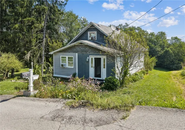 Photo 3 of Single family home for sale at 1235 Blaine Rd, Monaca, PA 15061 | MLS# 1774149 | Listing updated on 2026-09-11