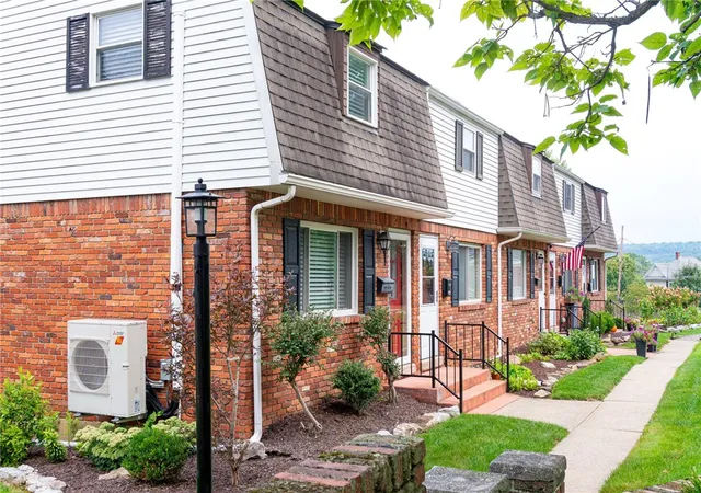 Photo 2 of Condo for sale at 112 W Vincent, Ligonier Boro, PA 15658 | MLS# 1774004 | Listing updated on 2026-09-15