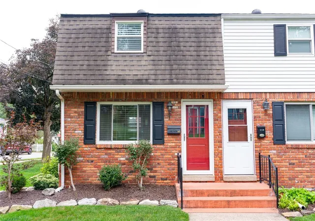 Photo 3 of Condo for sale at 112 W Vincent, Ligonier Boro, PA 15658 | MLS# 1774004 | Listing updated on 2026-09-15
