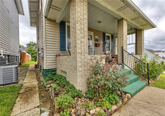 Photo 2 of Single family home for sale at 168 E Askren St, Uniontown, PA 15401 | MLS# 1773681 | Listing updated on 2026-09-30