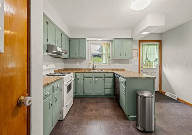 Photo 2 of Single family home for sale at 52 Carries Dr, Hanover Twp, PA 15021 | MLS# 1774109 | Listing updated on 2026-09-15