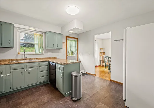 Photo 4 of Single family home for sale at 52 Carries Dr, Hanover Twp, PA 15021 | MLS# 1774109 | Listing updated on 2026-09-15