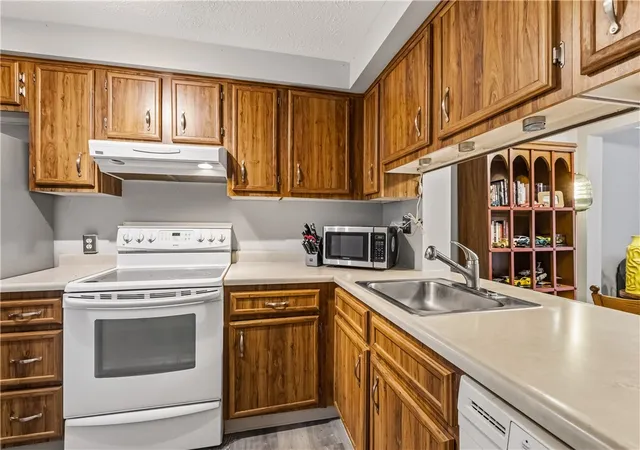 Photo 2 of Townhouse for sale at 148 Olde Orchard Dr, South Fayette, PA 15017 | MLS# 1774112 | Listing updated on 2026-09-14