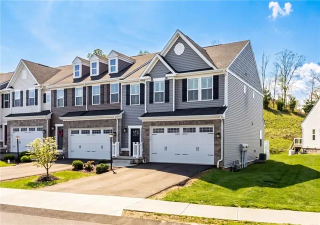Photo 3 of Townhouse for sale at 139 Melinda Ct, Ohio Twp, PA 15143 | MLS# 1774177 | Listing updated on 2026-09-18