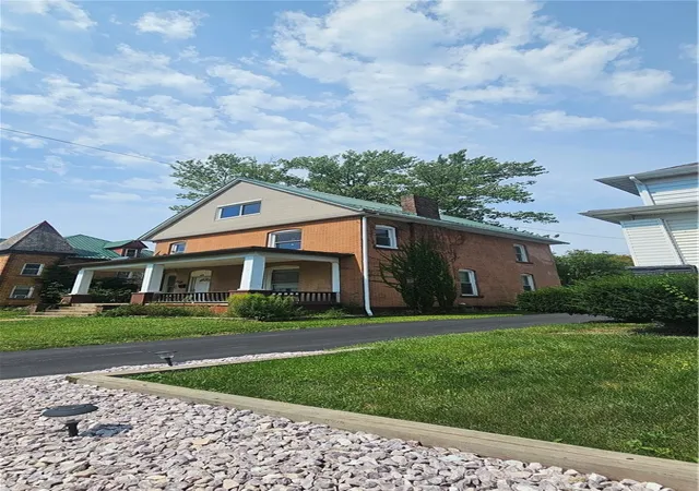 Listing Photo 2 - Condo for sale in building located at 425 E Garfield Ave, New Castle, PA 16105