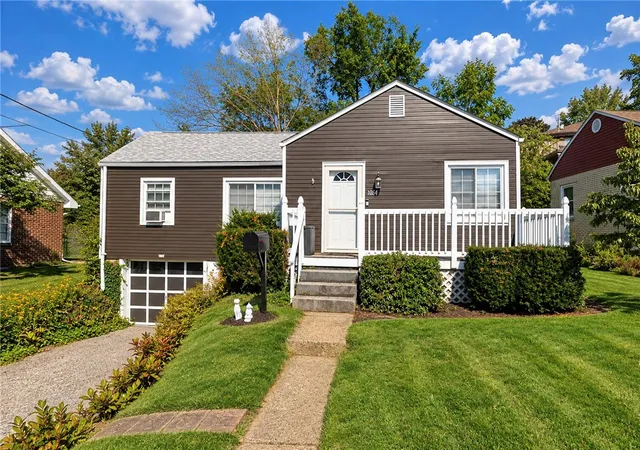Photo 2 of Single family home for sale at 1004 Sunset Blvd, Ellwood City, PA 16117 | MLS# 1774068 | Listing updated on 2026-09-14