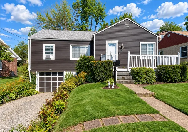 Photo 2 of Single family home for sale at 1004 Sunset Blvd, Ellwood City, PA 16117 | MLS# 1774068 | Listing updated on 2026-09-14