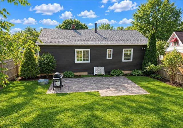 Photo 3 of Single family home for sale at 1004 Sunset Blvd, Ellwood City, PA 16117 | MLS# 1774068 | Listing updated on 2026-09-14