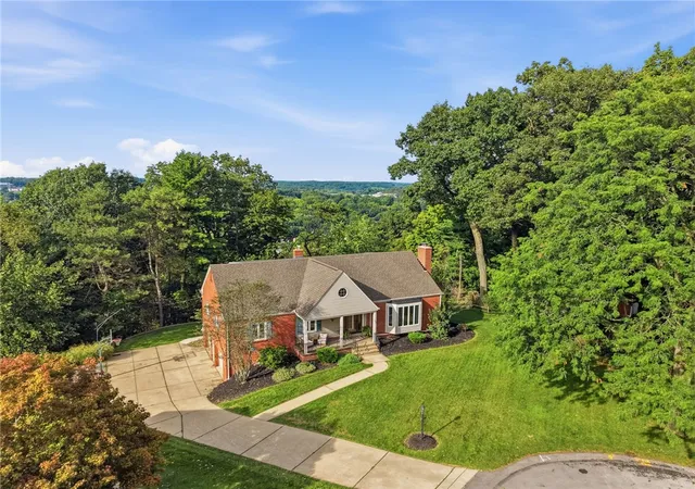 Photo 2 of Sale Pending at 135 Derwent Dr, Ross Twp, PA 15237 | MLS# 1774069 | Listing updated on 2026-10-20