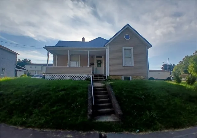 Photo 1 of Single family home for sale at 502 Woodward Ave, Apollo Boro, PA 15613 | MLS# 1774194 | Listing updated on 2026-09-12
