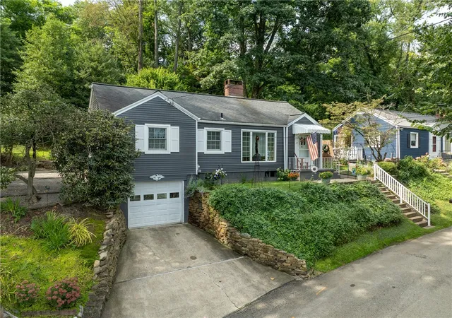 Photo 2 of Single family home for sale at 730 Eastview Ave, City Of Greensburg, PA 15601 | MLS# 1773318 | Listing updated on 2026-09-11
