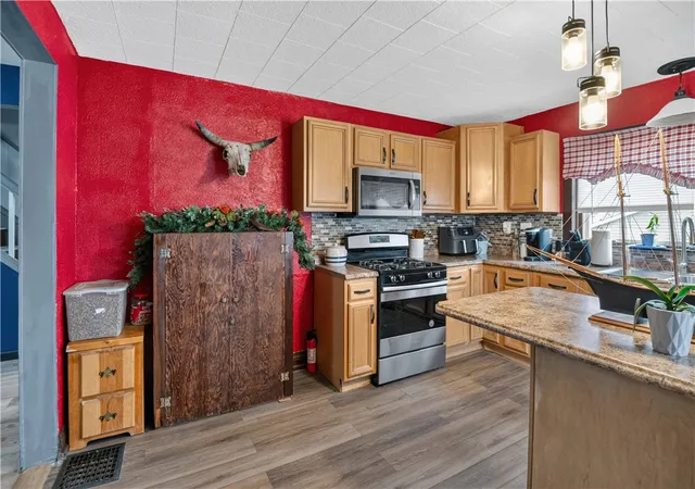 Photo 4 of Single family home for sale at 213 N Main St, Punxsutawney Area School District, PA 15767 | MLS# 1774200 | Listing updated on 2026-09-30