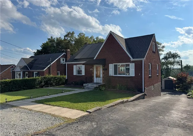 Photo 2 of Single family home for sale at 3652 Oakleaf Rd, Baldwin Boro, PA 15227 | MLS# 1774129 | Listing updated on 2026-10-08