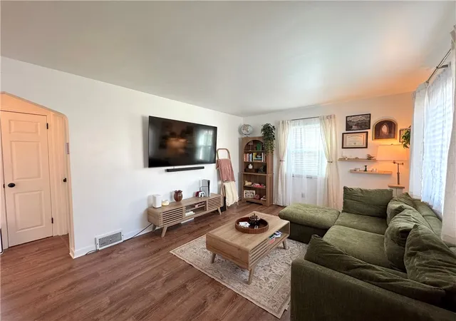 Photo 3 of Single family home for sale at 3652 Oakleaf Rd, Baldwin Boro, PA 15227 | MLS# 1774129 | Listing updated on 2026-10-08