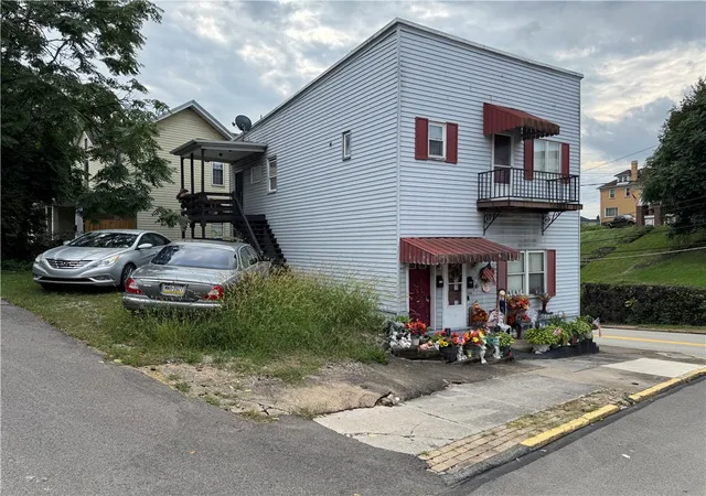 Photo 3 of Multi family home for sale at 200 202 Market St, Belle Vernon, PA 15012 | MLS# 1773020 | Listing updated on 2026-09-12