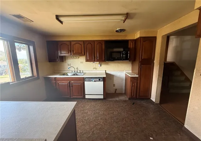 Photo 3 of Single family home for sale at 815 Sweetleaf Dr, Monroeville, PA 15146 | MLS# 1774205 | Listing updated on 2026-09-12