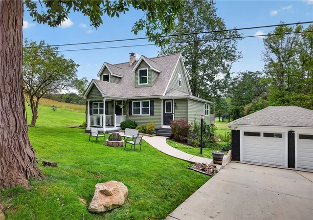 Photo 3 of Single family home for sale at 695 Pittsburgh Rochester Rd, Marshall, PA 15005 | MLS# 1774212 | Listing updated on 2026-09-16