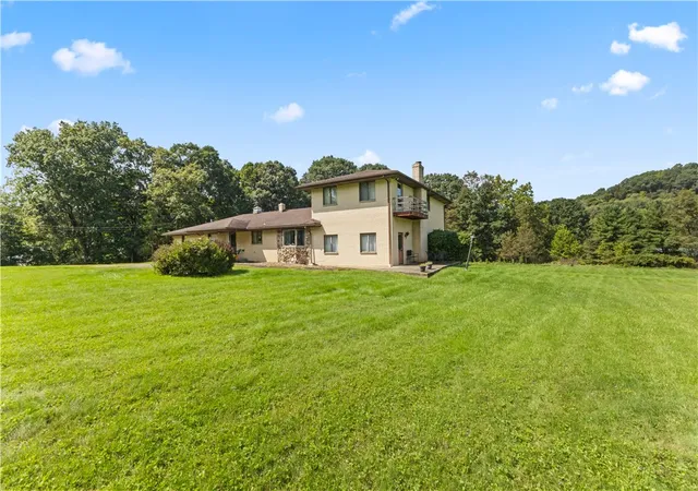 Photo 3 of Single family home for sale at 369 S Kings Crk Rd, Hanover Twp, PA 15021 | MLS# 1773753 | Listing updated on 2026-09-12