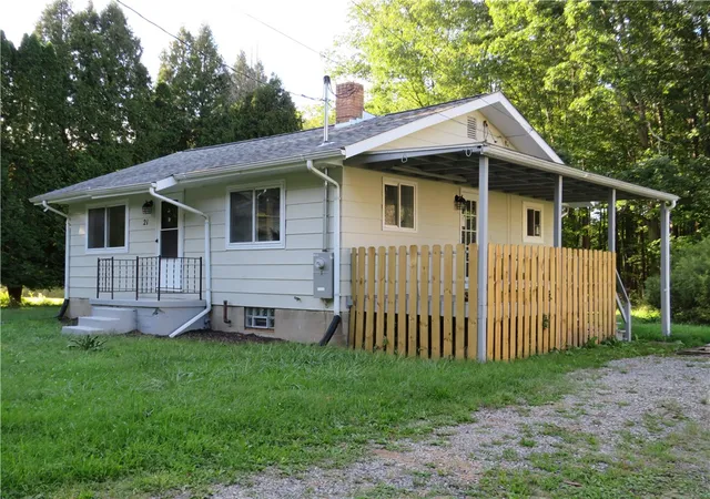 Photo 3 of Single family home for sale at 21 Maple Ter, Liberty Twp, PA 16127 | MLS# 1774221 | Listing updated on 2026-09-17