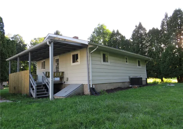 Photo 3 of Single family home for sale at 21 Maple Ter, Liberty Twp, PA 16127 | MLS# 1774221 | Listing updated on 2026-09-17