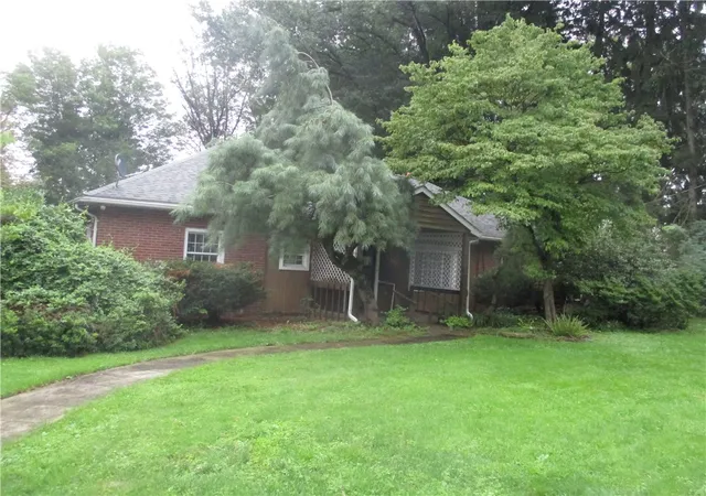 Single family home for sale at 201 Banbury Ln, Harrison Twp, PA 15065 | MLS# 1774226