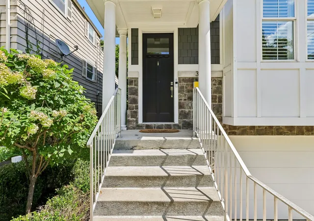 Photo 2 of Single family home for sale at 333 Shaler St, Mt Washington, PA 15211 | MLS# 1774228 | Listing updated on 2026-09-13
