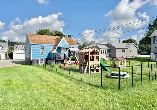 Photo 3 of Single family home for sale at 835 Graham St, Belle Vernon, PA 15012 | MLS# 1774225 | Listing updated on 2026-09-14