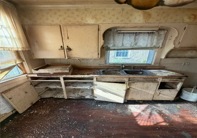 Photo 3 of Single family home for sale at 344 Shenango Blvd, Farrell, PA 16121 | MLS# 1774241 | Listing updated on 2026-09-12