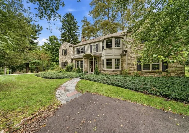Photo 2 of Single family home for sale at 4448 Mount Royal Blvd, Hampton, PA 15101 | MLS# 1773779 | Listing updated on 2026-09-24