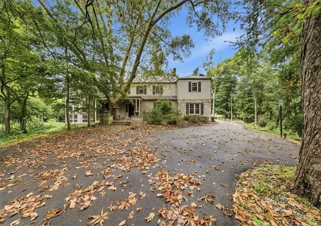 Photo 3 of Single family home for sale at 4448 Mount Royal Blvd, Hampton, PA 15101 | MLS# 1773779 | Listing updated on 2026-09-24