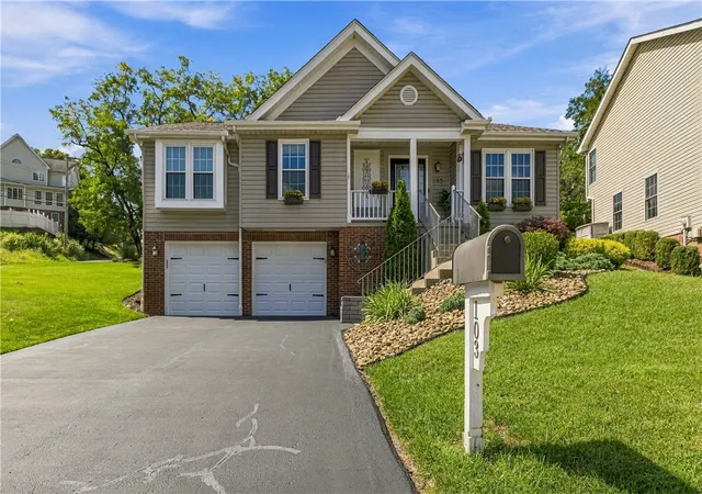 Photo 2 of Single family home for sale at 103 Oakbrook Cir, Banksville/westwood, PA 15220 | MLS# 1774238 | Listing updated on 2026-09-27