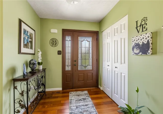 Photo 3 of Single family home for sale at 103 Oakbrook Cir, Banksville/westwood, PA 15220 | MLS# 1774238 | Listing updated on 2026-09-27