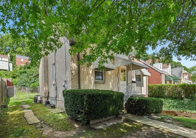 Photo 3 of Single family home for sale at 905 Howden St, Avalon, PA 15202 | MLS# 1774253 | Listing updated on 2026-09-13