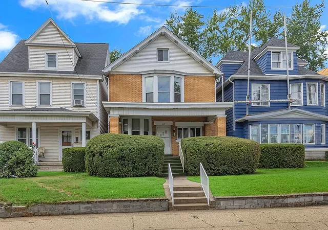 Photo 2 of Single family home for sale at 517 Maplewood Ave, Ambridge, PA 15003 | MLS# 1774268 | Listing updated on 2026-09-14