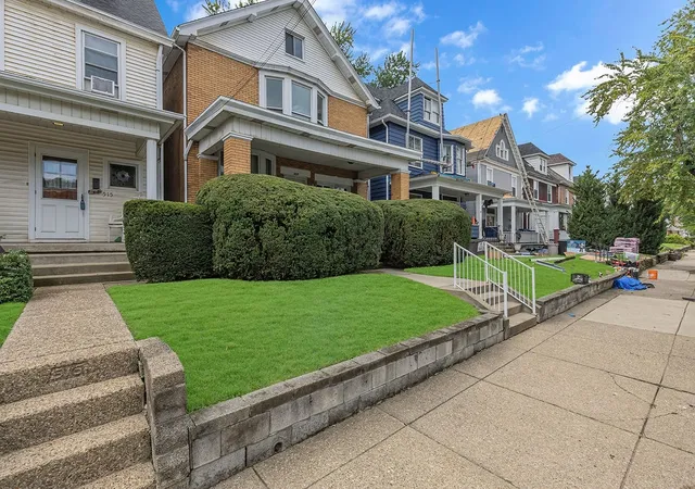 Photo 3 of Single family home for sale at 517 Maplewood Ave, Ambridge, PA 15003 | MLS# 1774268 | Listing updated on 2026-09-14