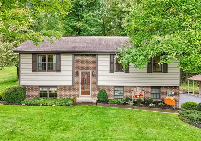 Photo 1 of Single family home for sale at 282 N Garfield Ave, Mars Boro, PA 16046 | MLS# 1774270 | Listing updated on 2026-09-13