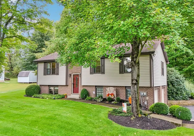 Photo 3 of Single family home for sale at 282 N Garfield Ave, Mars Boro, PA 16046 | MLS# 1774270 | Listing updated on 2026-09-13