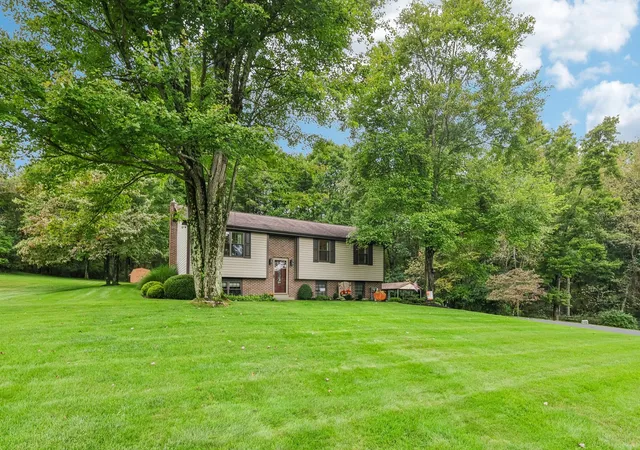 Photo 4 of Single family home for sale at 282 N Garfield Ave, Mars Boro, PA 16046 | MLS# 1774270 | Listing updated on 2026-09-17