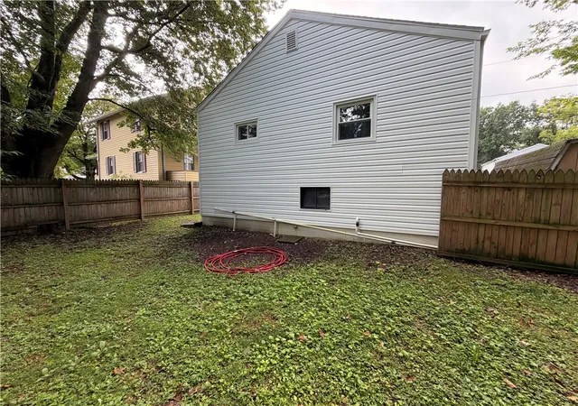 Photo 3 of Single family home for sale at 405 Washington St, Indiana Boro, PA 15701 | MLS# 1774272 | Listing updated on 2026-09-13