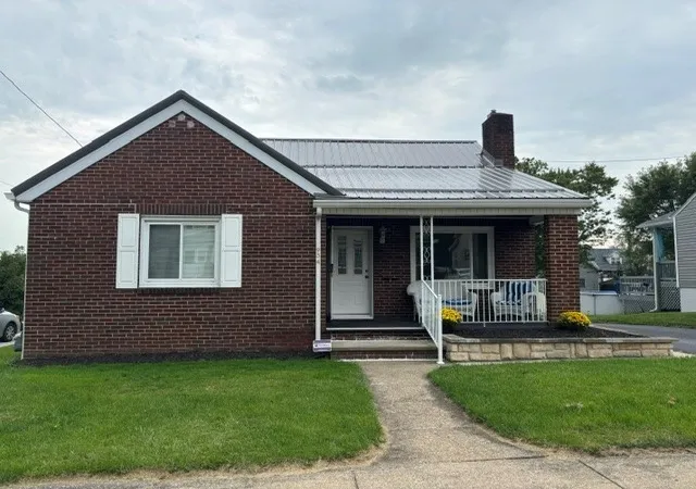 Photo 1 of Single family home for sale at 934 Warren Ave, New Castle, PA 16101 | MLS# 1774275 | Listing updated on 2026-09-13