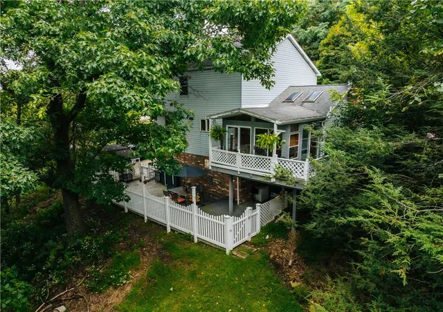 Photo 2 of Single family home for sale at 4 Barrington Dr, Shaler, PA 15209 | MLS# 1774184 | Listing updated on 2026-09-13