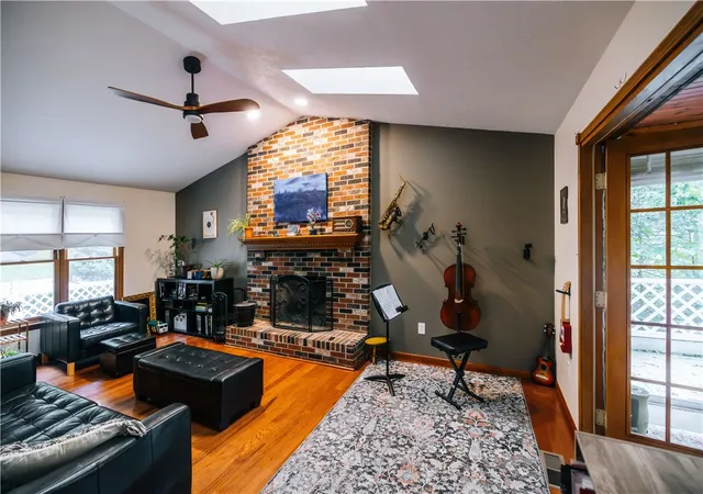 Photo 3 of Single family home for sale at 4 Barrington Dr, Shaler, PA 15209 | MLS# 1774184 | Listing updated on 2026-09-13