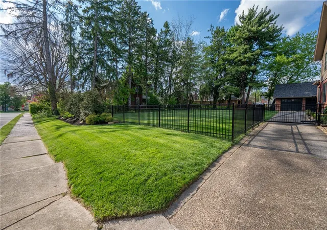 Photo 3 of Sale Pending at 824 Walnut St, Latrobe, PA 15650 | MLS# 1774113 | Listing updated on 2026-09-14
