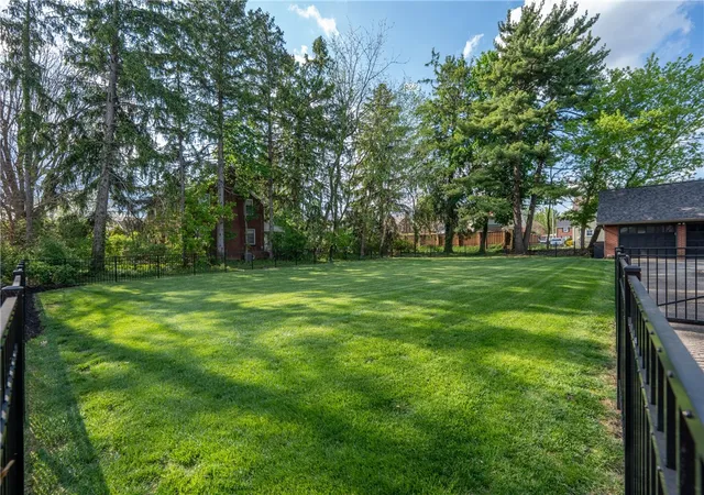 Photo 4 of Sale Pending at 824 Walnut St, Latrobe, PA 15650 | MLS# 1774113 | Listing updated on 2026-09-14